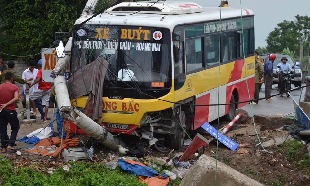 xe buýt, xe buýt Đông Bắc, tai nạn chết người, Nghệ An