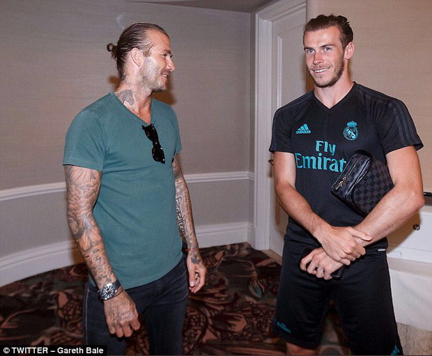 Beckham gặp lại đồng đội cũ giữa tin đồn li dị Victoria - Ảnh 2.