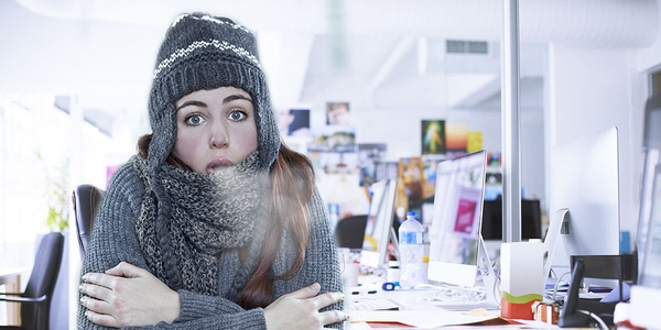 Bạn đang khốn khổ vì bị lạnh khi làm việc ở văn phòng? Chỉ cần chú ý giữ ấm bộ phận này mọi chuyện sẽ được khắc phục
