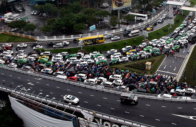 Kẹt xe kéo dài hơn 5 giờ quanh khu vực sân bay Tân Sơn Nhất ngày 20.7  /// Ảnh: Đậu Tiến Đạt