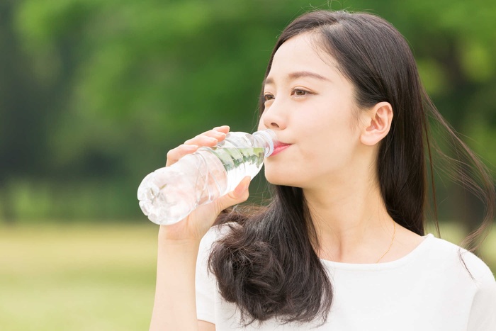 Xinh đẹp, trẻ trung hơn gấp 7 lần chỉ nhờ uống 3,7 lít nước mỗi ngày