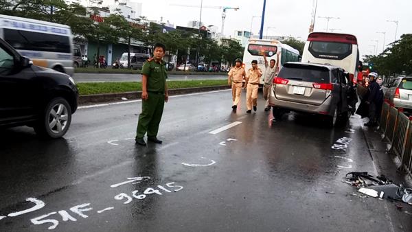 tai nạn, tai nạn giao thông, ô tô nát bươm, Sài Gòn