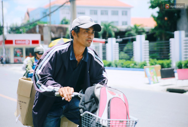 Chuyện cảm động về anh shipper khuyết tật giọng nói, đạp xe hàng chục km mỗi ngày để giao hàng khắp Sài Gòn - Ảnh 4.