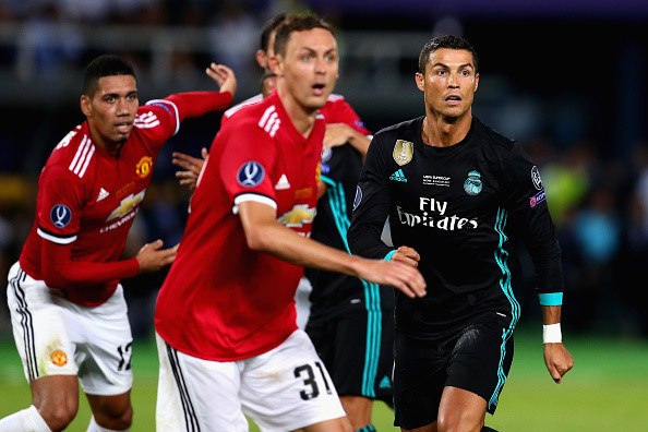 Ronaldo khoac vai Mourinho, an mung phan khich sau chuc vo dich hinh anh 7
