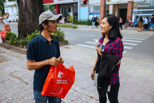 Chuyện cảm động về anh shipper khuyết tật giọng nói, đạp xe hàng chục km mỗi ngày để giao hàng khắp Sài Gòn - Ảnh 12.