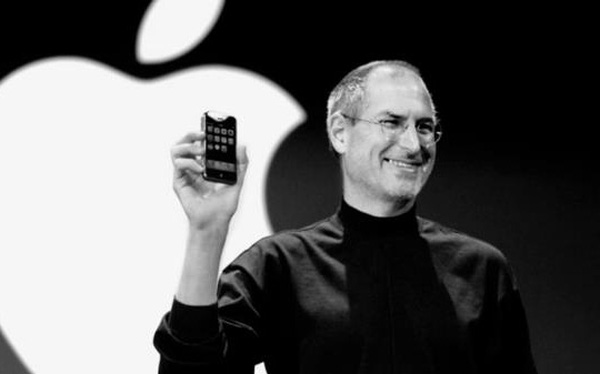 Lạnh lùng và lập dị, nhưng Steve Jobs lại là người sẵn sàng dốc hết tâm can cứu sống đồng nghiệp tại Apple