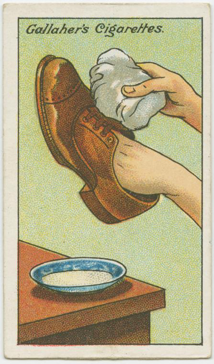 Hòa tan dung dịch một thìa baking soda và 2 muỗng sữa nóng. Dùng vải thấm dung dịch trên và chà xát nhẹ nhàng lên bề mặt của giày. Vết nhơ sẽ biến mất hoàn toàn.
