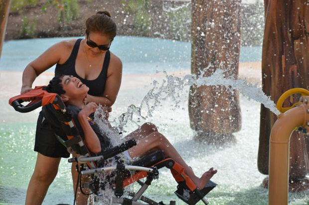 Thương con gái khuyết tật bị xa lánh, ông bố xây cả công viên giải trí 51 triệu USD cho con - Ảnh 4.