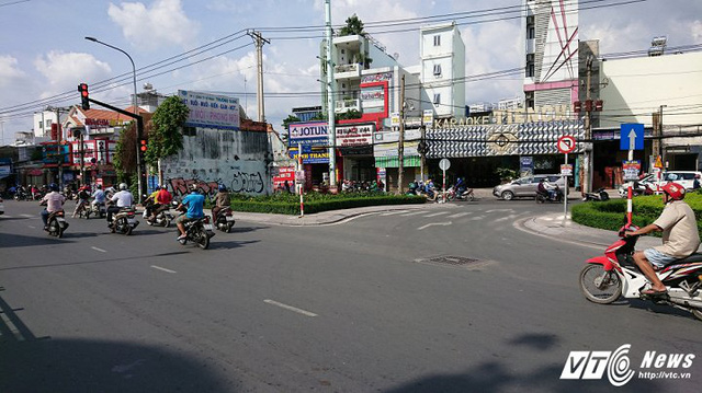  Ngôi nhà không chịu giải tỏa, chình ình giữa giao lộ ở Sài Gòn - Ảnh 7.