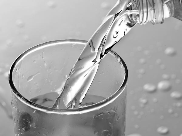  Nước: Một trong những nguyên nhân chính của việc đau đầu là tình trạng mất nước. 