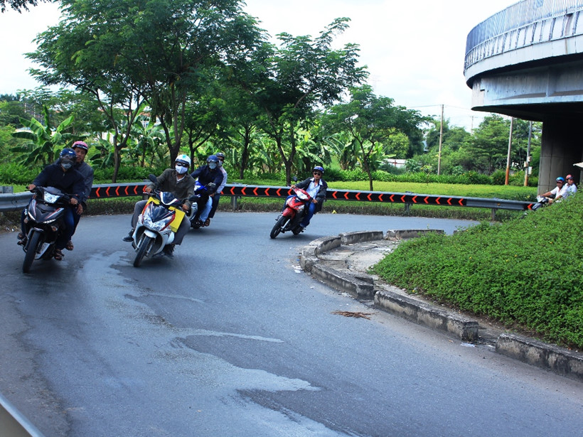 CSGT Phú Lâm: ‘Dừng phương tiện nhưng chưa lập biên bản đường cong dưới dạ cầu QL1’ - ảnh 4