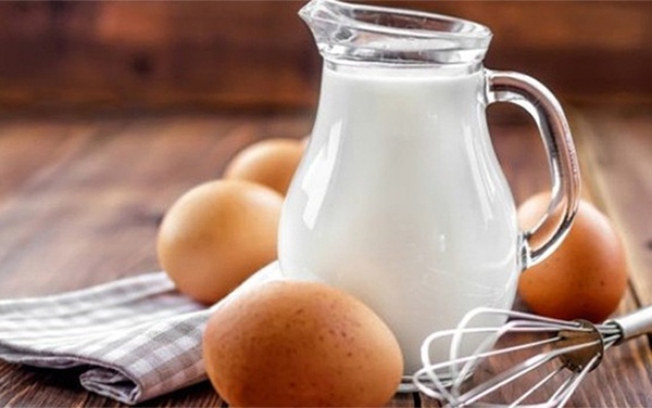 Ăn trứng uống sữa cùng một lúc có nguy cơ phải đối mặt với rắc rối này