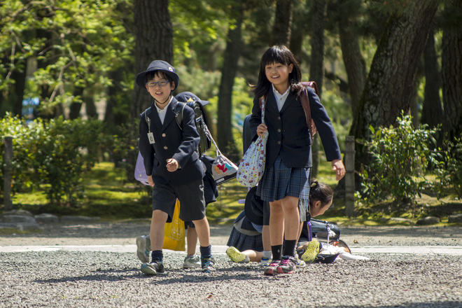 Học cha mẹ Nhật kích thích “hoóc môn hạnh phúc” cho con bằng những việc cực kì đơn giản - Ảnh 1.