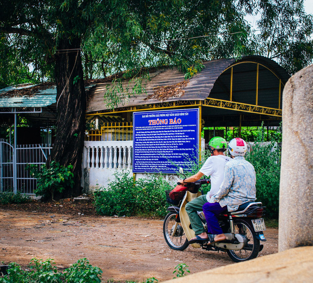 Cuộc sống của những người dân cuối cùng trong nghĩa trang lớn nhất Sài Gòn - Ảnh 2.