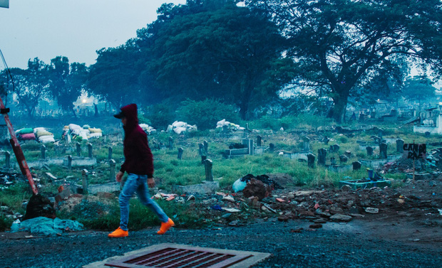 Cuộc sống của những người dân cuối cùng trong nghĩa trang lớn nhất Sài Gòn - Ảnh 4.