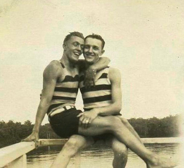 Những hình ảnh thân mật của các chàng trai cách đây 100 năm: Đồng tính không phải trào lưu - Ảnh 4.