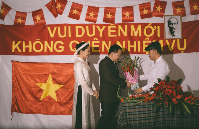 Độc nhất vô nhị: Chụp một lần, cặp đôi tái hiện được tất cả các kiểu lễ cưới Việt Nam trong 100 năm qua! - Ảnh 9.