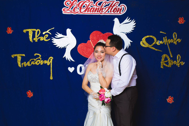 Độc nhất vô nhị: Chụp một lần, cặp đôi tái hiện được tất cả các kiểu lễ cưới Việt Nam trong 100 năm qua! - Ảnh 18.