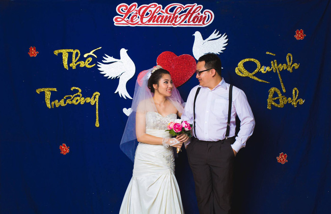 Độc nhất vô nhị: Chụp một lần, cặp đôi tái hiện được tất cả các kiểu lễ cưới Việt Nam trong 100 năm qua! - Ảnh 17.