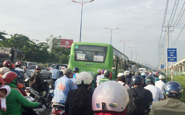 kẹt xe, ùn tắc, xa lộ Hà Nội, Phạm Văn Đồng, Sài Gòn