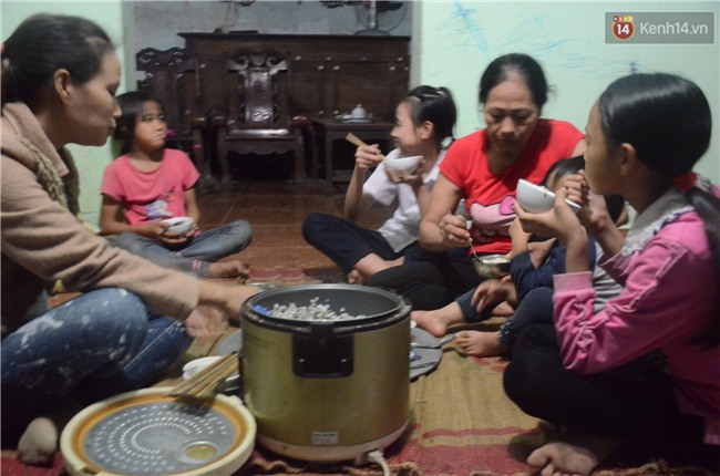 Chuyện lạ giữa Hà Nội: Người mẹ 29 tuổi sinh 8 người con trong vòng 12 năm - Ảnh 6.