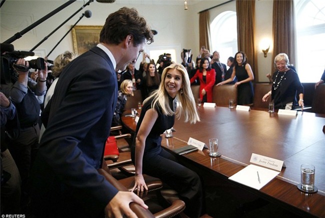 Đi công du tới đâu, Thủ tướng Justin Trudeau cũng phong thái ngời ngời, thu hút mọi ánh nhìn từ mọi người - Ảnh 12.