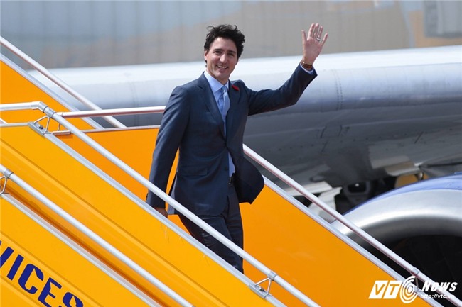 Đi công du tới đâu, Thủ tướng Justin Trudeau cũng phong thái ngời ngời, thu hút mọi ánh nhìn từ mọi người - Ảnh 16.