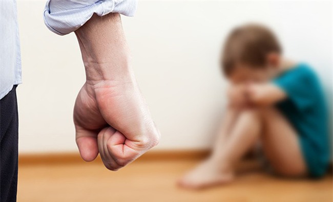 Dừng ngay việc đánh con bởi hậu quả tiêu cực kéo dài đến 10 năm sau - Ảnh 1.