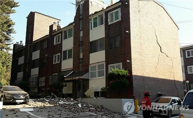 Hàn Quốc: Động đất 5,5 độ richter mạnh thứ 2 trong lịch sử, người dân hoảng sợ tháo chạy - Ảnh 12.