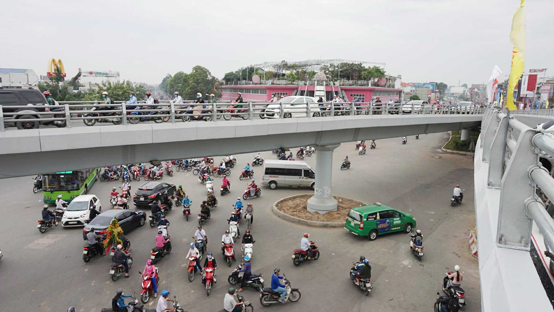 cầu vượt thép,cầu vượt chữ y,cầu vượt 400 tỷ,điểm đen ùn tắc,cửa ngõ Sài Gòn,xóa ùn tắc Sài Gòn,ùn tắc giao thông