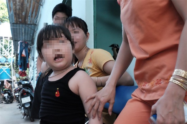 Phụ huynh trẻ bị bảo mẫu bạo hành dã man ở Sài Gòn: “Nhiều lần tôi đề nghị xem camera nhưng cô đều từ chối - Ảnh 8.