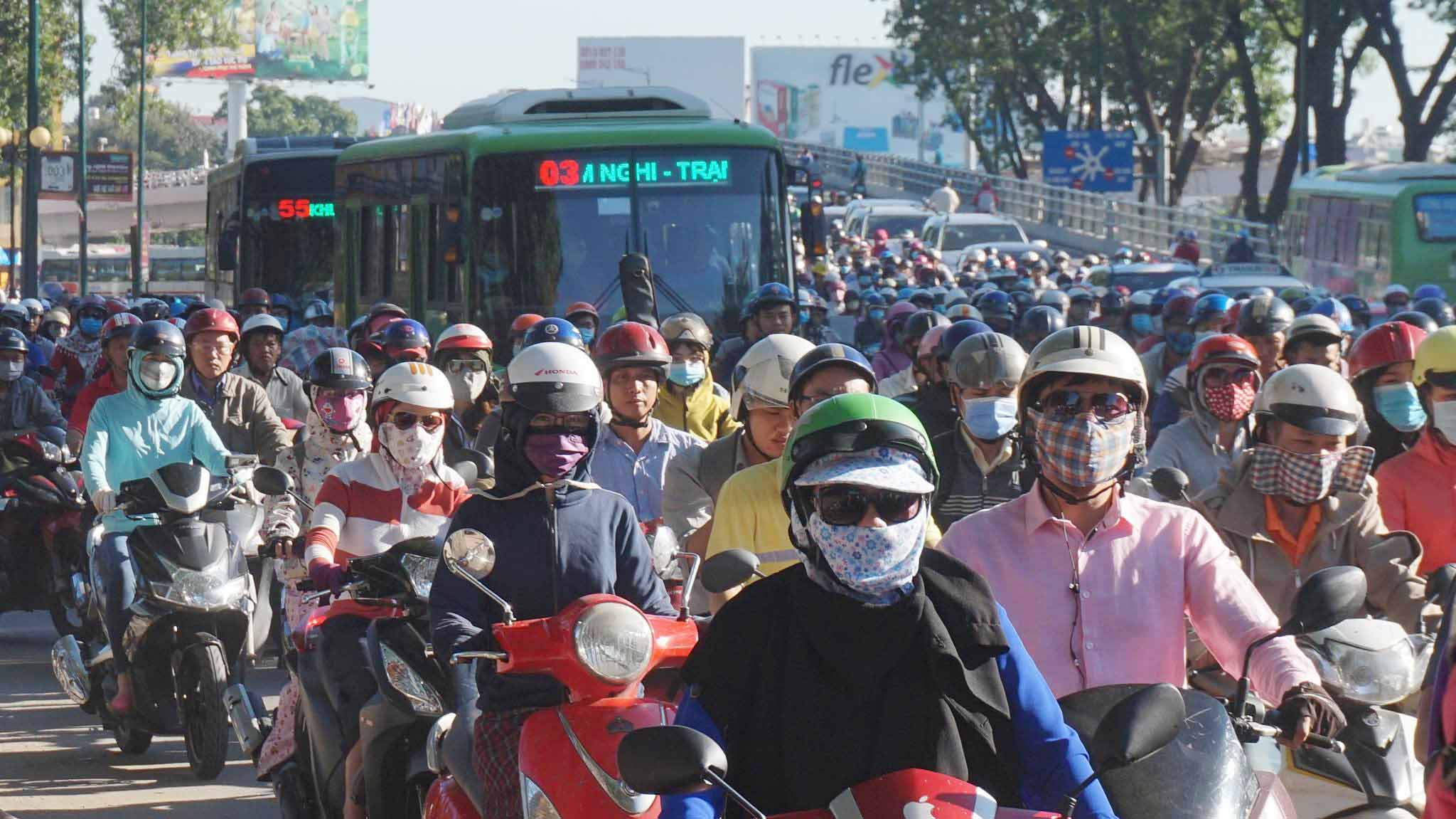 xe buýt,kẹt xe,ưu tiên xe buýt,làn đường riêng cho xe buýt,Sài Gòn,hạn chế xe cá nhân