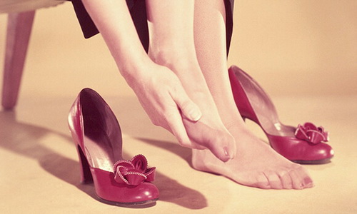Đi giày cao gót không tốt cho bàn chân.
