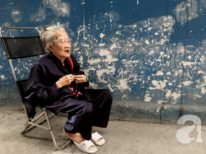 Xe bánh mì ngon nức tiếng Sài Gòn của bà Tư Trầu: 60 năm tuổi đời vẫn làm mê lòng những thực khách sành ăn - Ảnh 3.