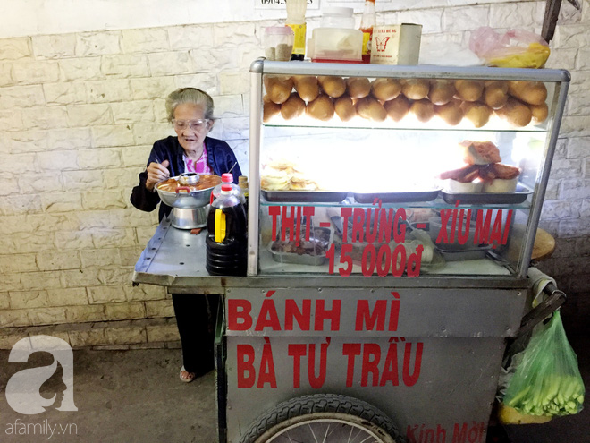 Xe bánh mì ngon nức tiếng Sài Gòn của bà Tư Trầu: 60 năm tuổi đời vẫn làm mê lòng những thực khách sành ăn - Ảnh 5.